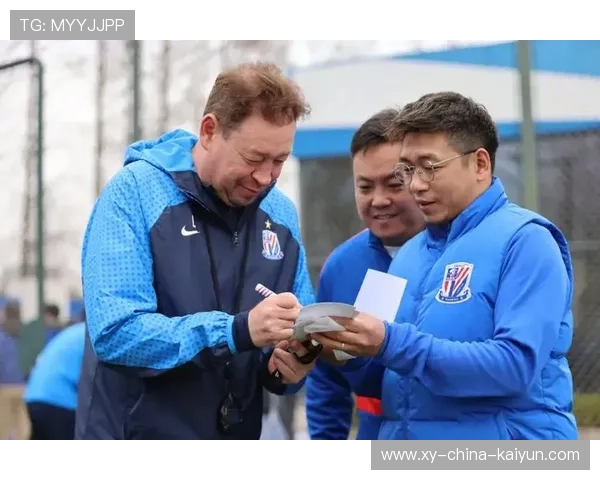 真要走？外媒：斯卢茨基愿回欧洲执教，报价合适可以离开申花，斯卢卡斯