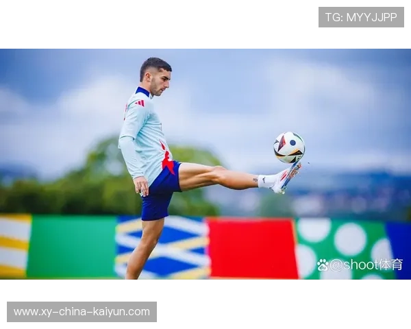 巴萨反击训练：费兰-托雷斯练习斜插与无球接应