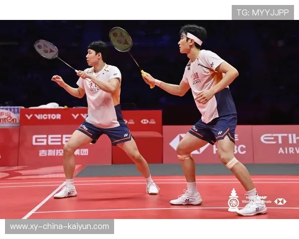 国羽男双配合默契，轻松获胜进入决赛